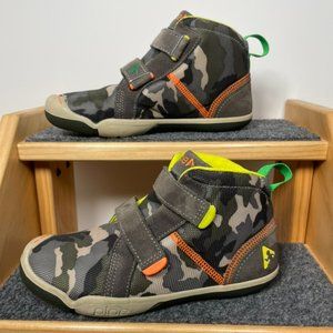 Plae | Max Camo High Tops | Size 1.5 Big Kid